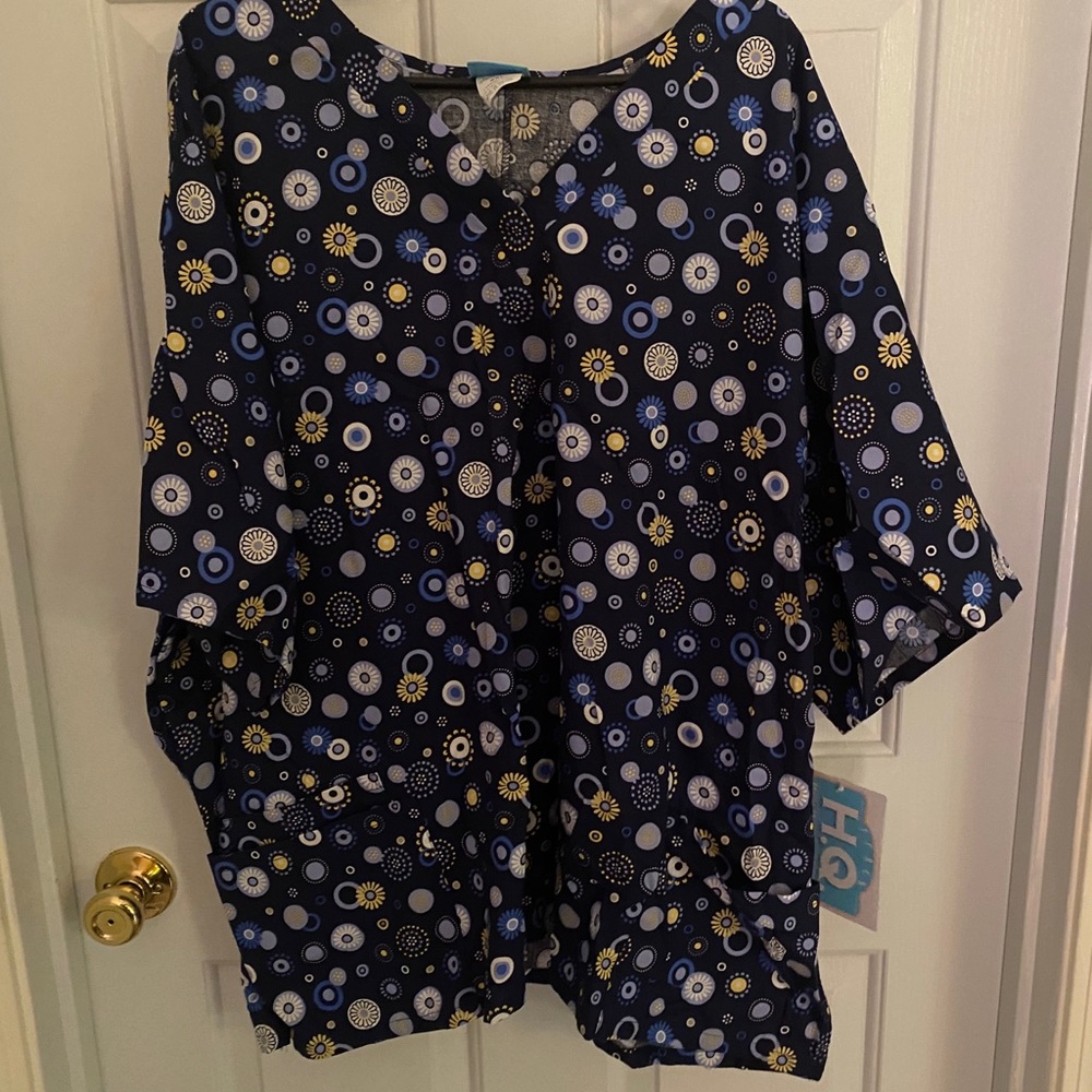 NWT plus scrub top